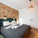 Grande Luxury Modern 3br For 8 With Parking & Lift * リガ