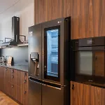 Grande Luxury Modern 3br For 8 With Parking & Lift リガ