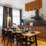Grande Luxury Modern 3br For 8 With Parking & Lift * ريغا