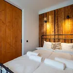 Grande Luxury Modern 3br For 8 With Parking & Lift Riga