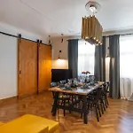 Grande Luxury Modern 3br For 8 With Parking & Lift