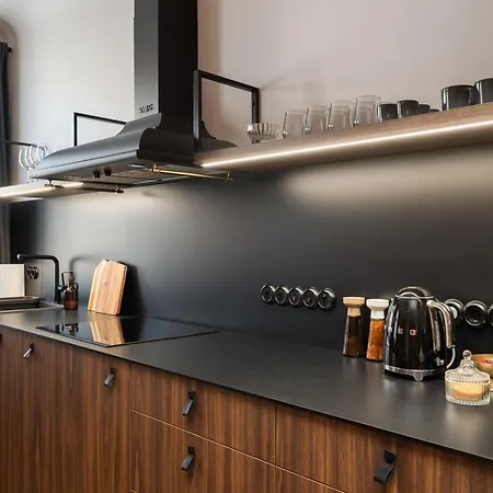 Grande Luxury Modern 3br For 8 With Parking & Lift * ريغا