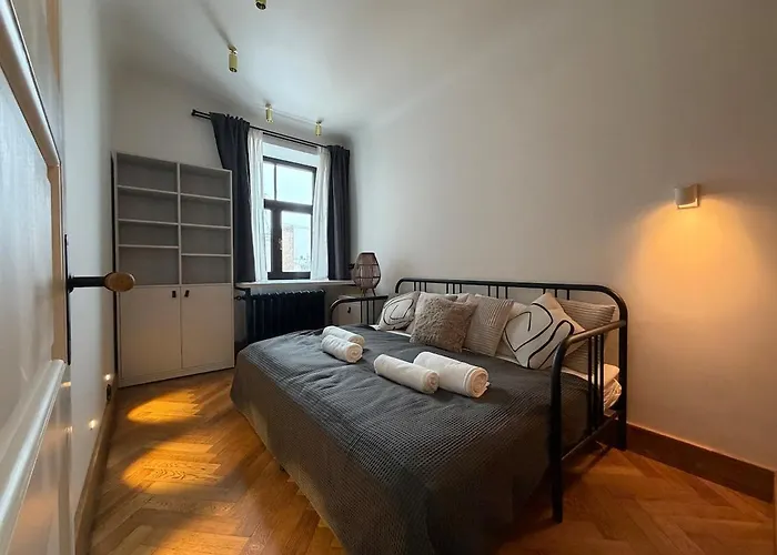 Grande Luxury Modern 3br For 8 With Parking & Lift Apartment Riga